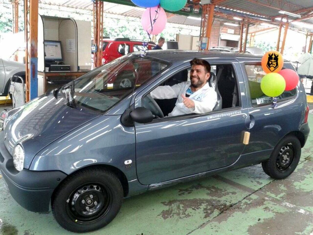Los perrros ya tiraron memes de Piqué. "Cambiaste un Ferrari por un Twingo", le dijo la colombiana.