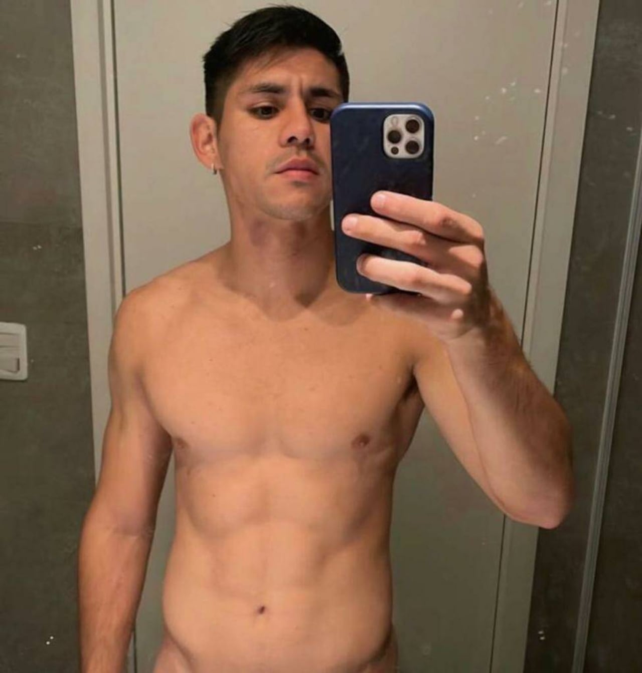 Una de las fotos. Cortamos, porque es explícita. @saulsalcedo6