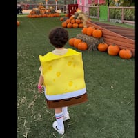 ¡Ternura total! Hijito de Nadia orrecorré las calles por inicio de Halloween