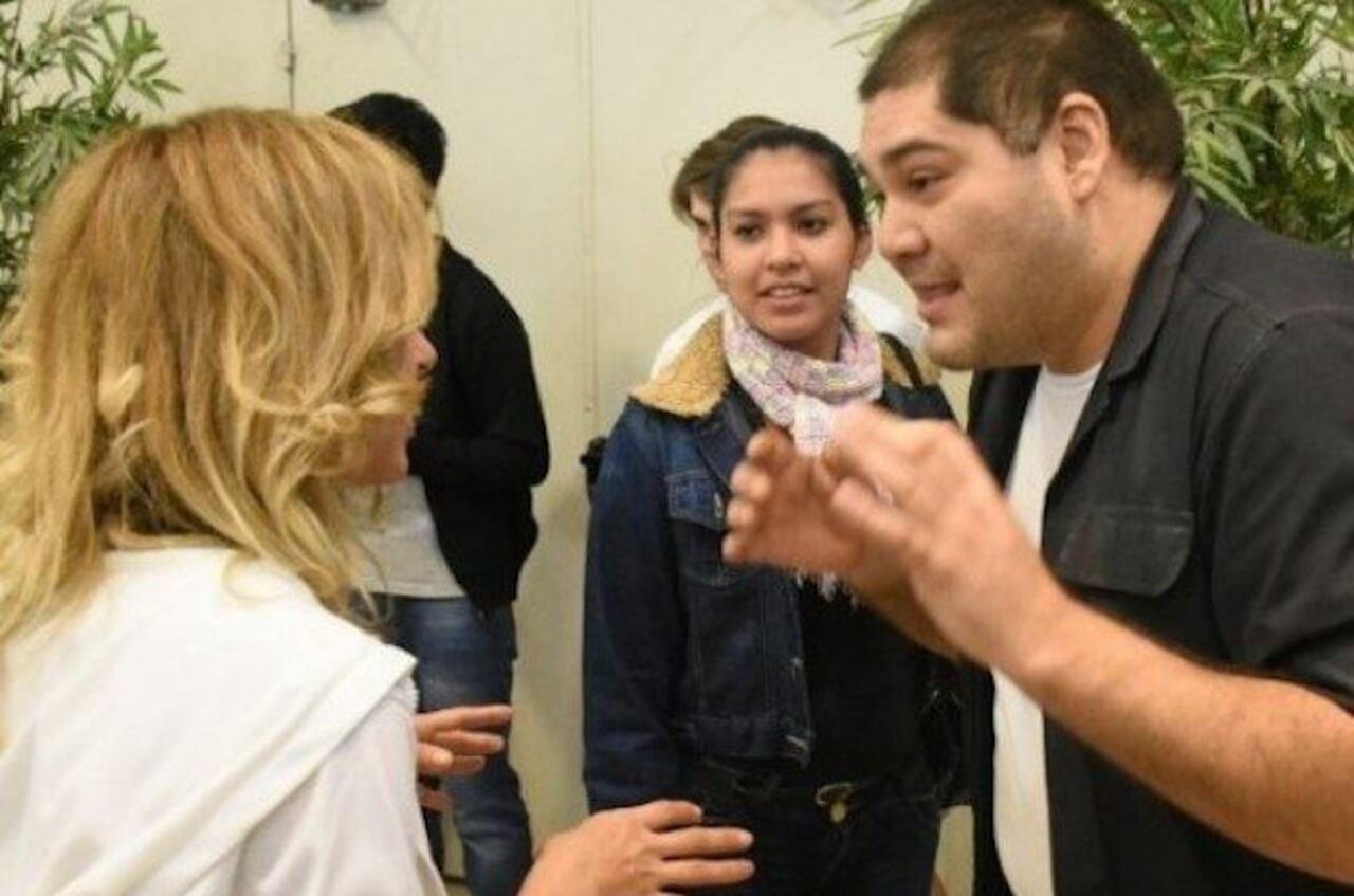 “BRUJA”. Fans de “Soldadito” Benítez encararon a la diseñadora en el cine y la trataron de “bruja”.
