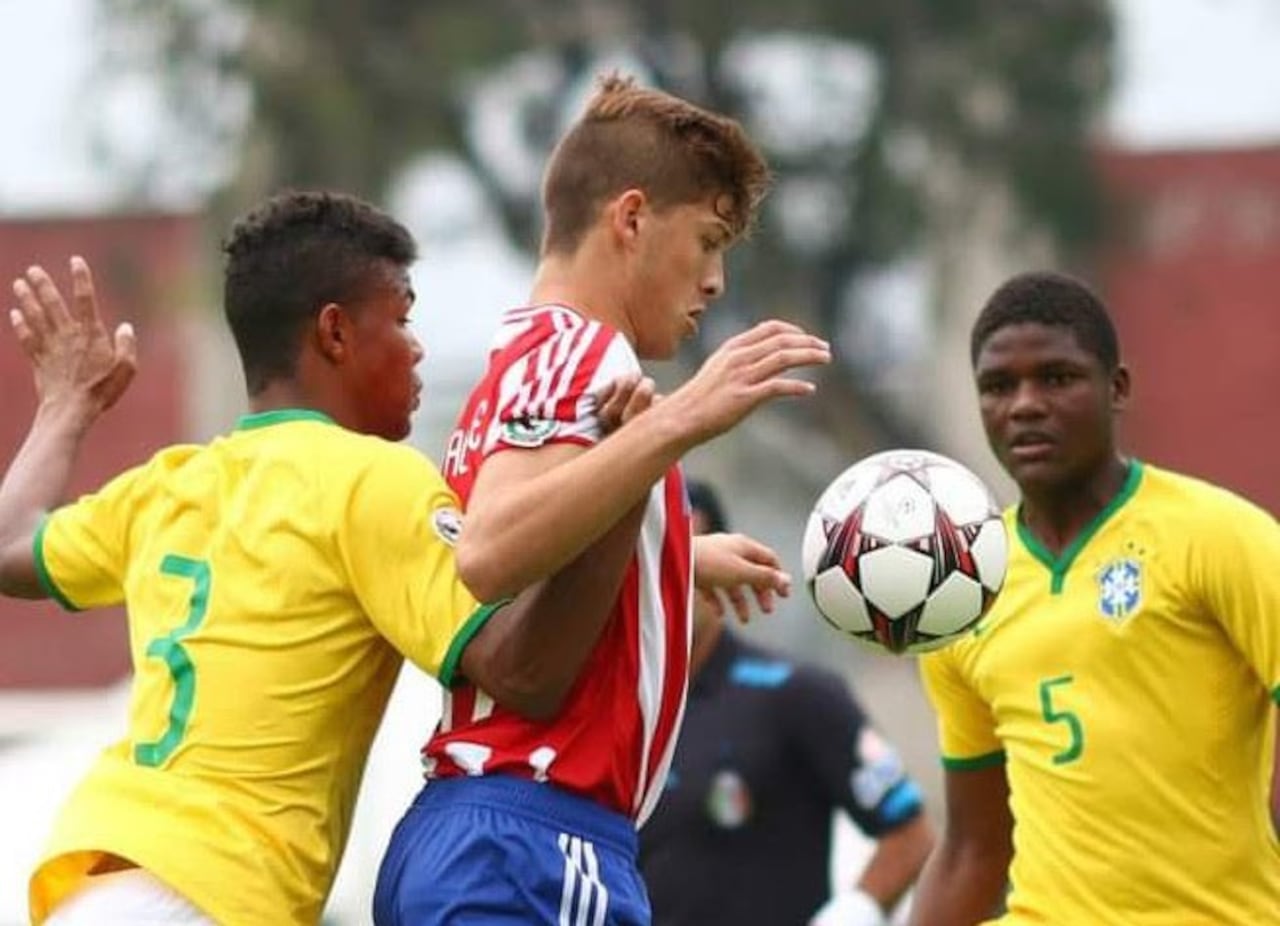 Ya jugó varios partidos con las selecciones menores.