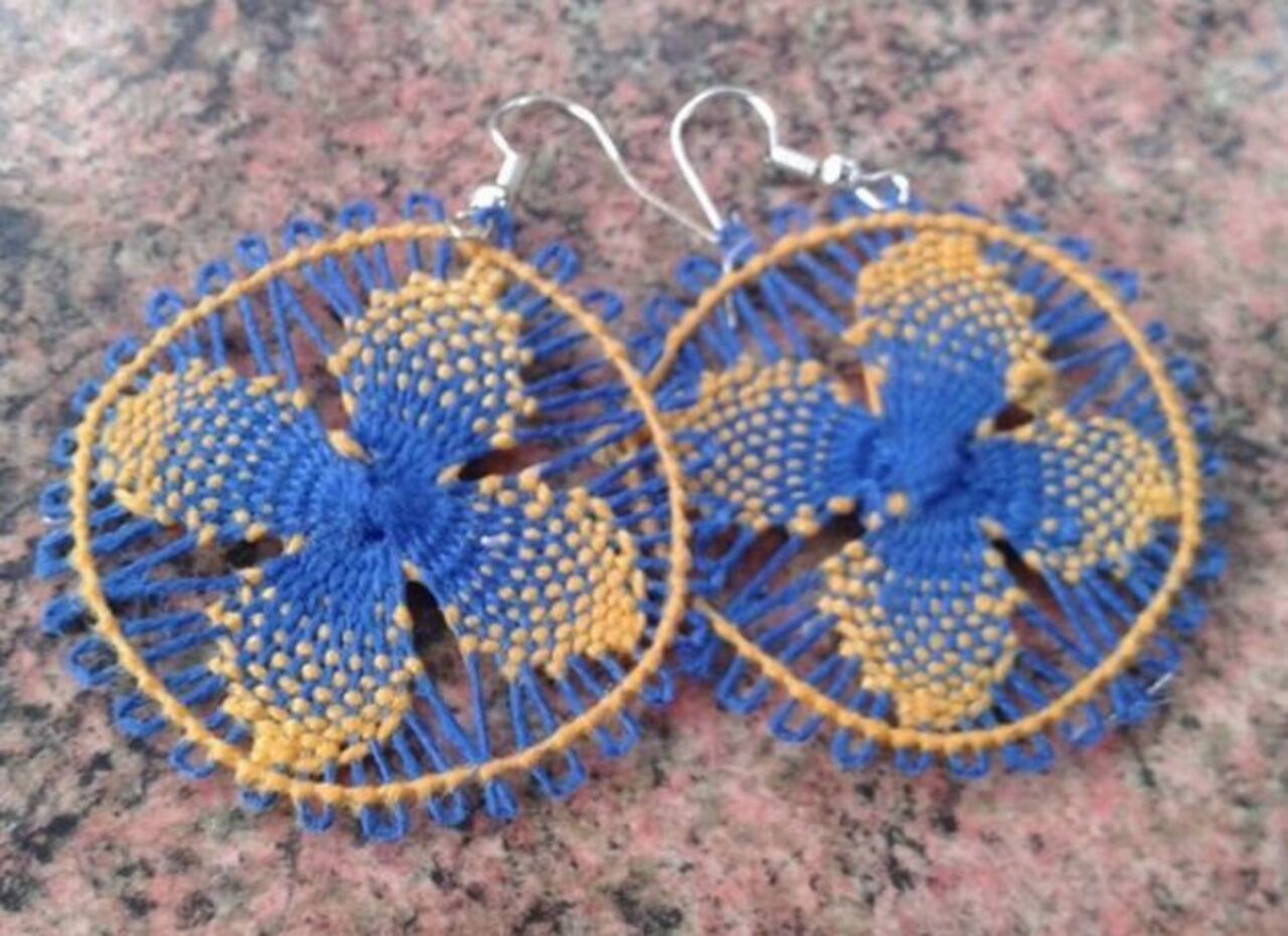 Algunos objetos para regalo en los que se usa el ñandutí.