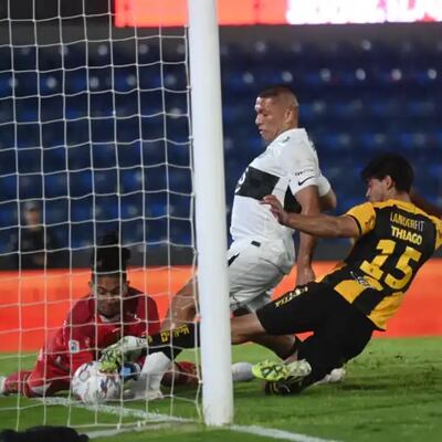 Arquero aborigen dice que tenía controlada la pelota en gol de Olimpia
