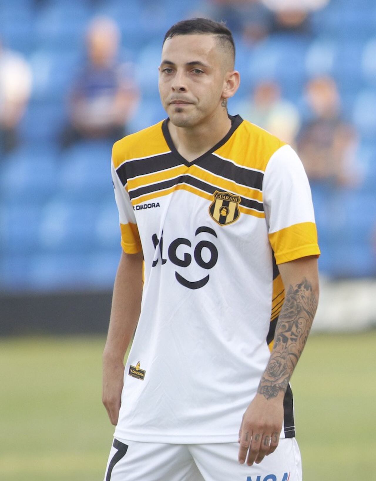 Luis de la Cruz, lateral-volante.
