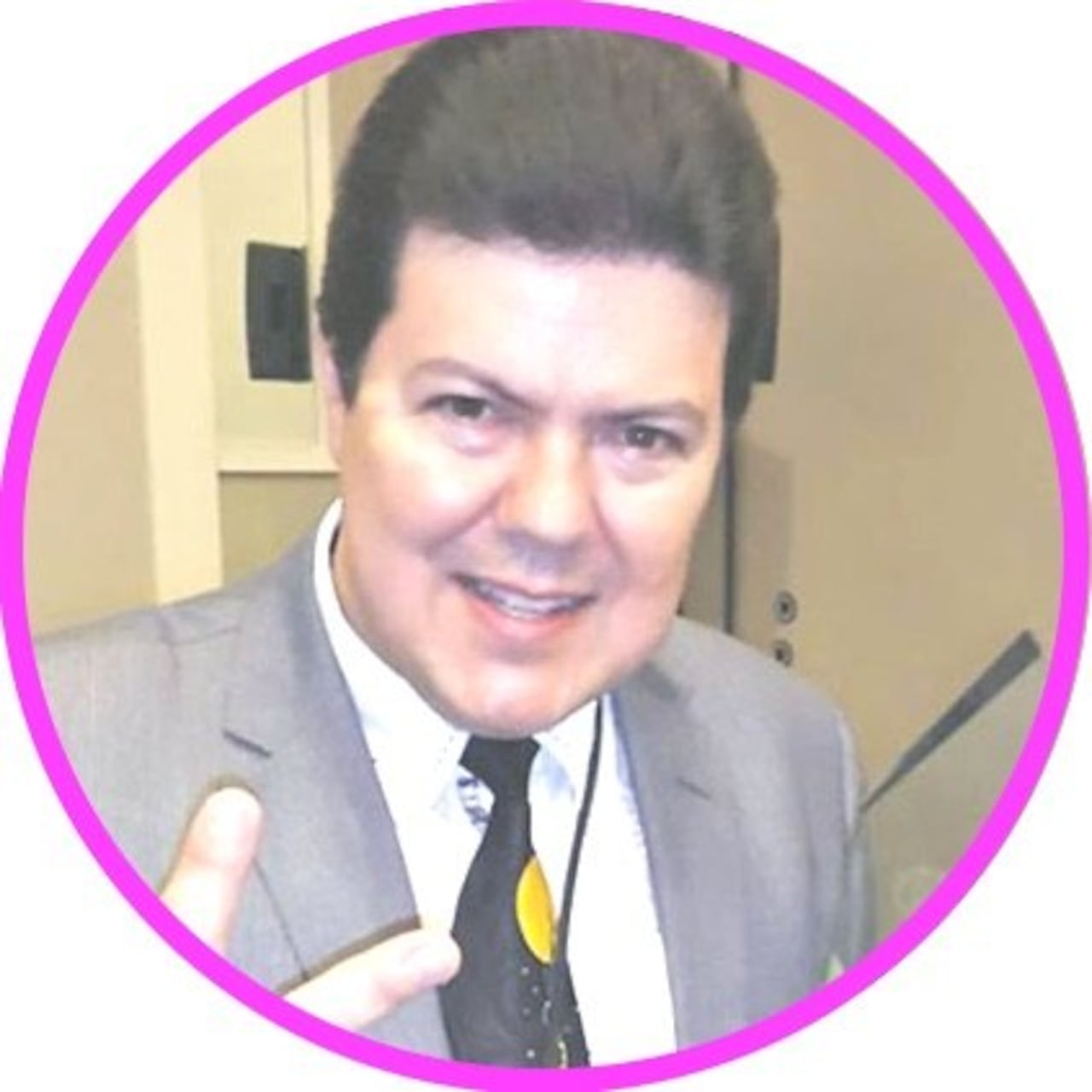 Cirujano plástico Arturo Grau.