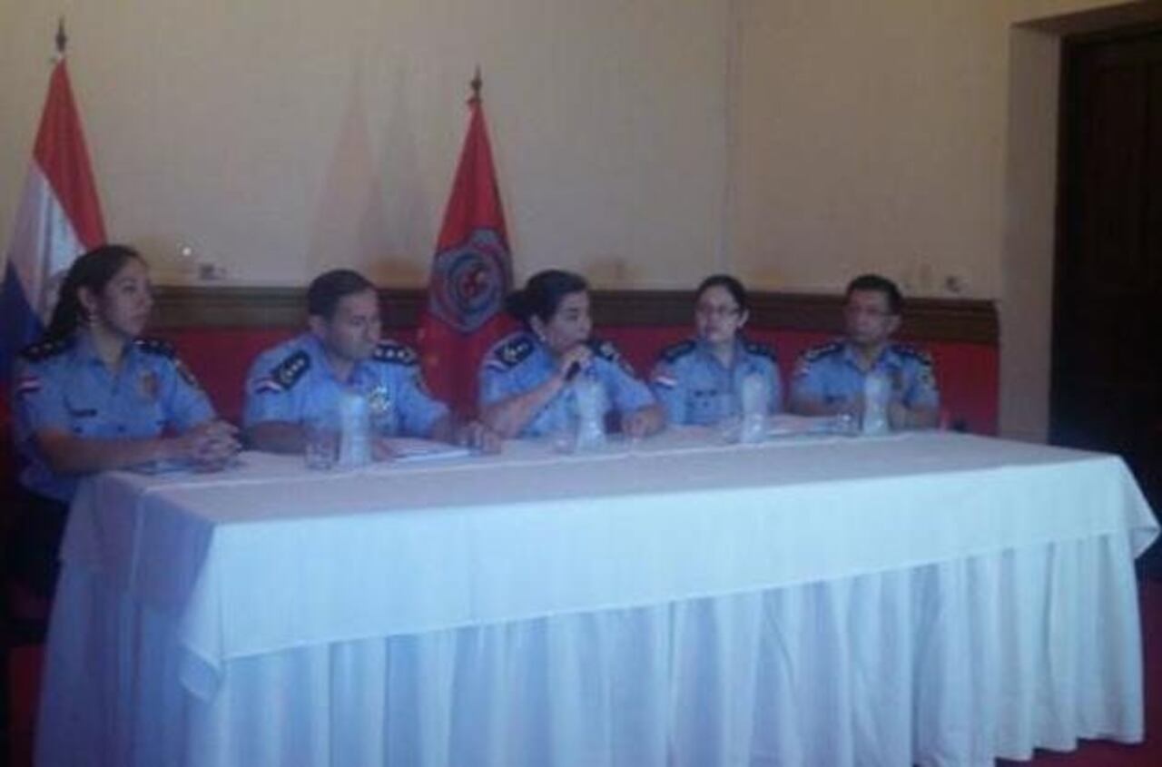 CONFERENCIA DE PRENSA. Momento en que las autoridades policiales explican lo ¿inexplicable?