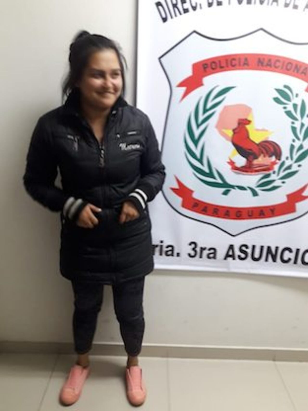 RISITAS. La otra prima opukánte ante lo sucedido.