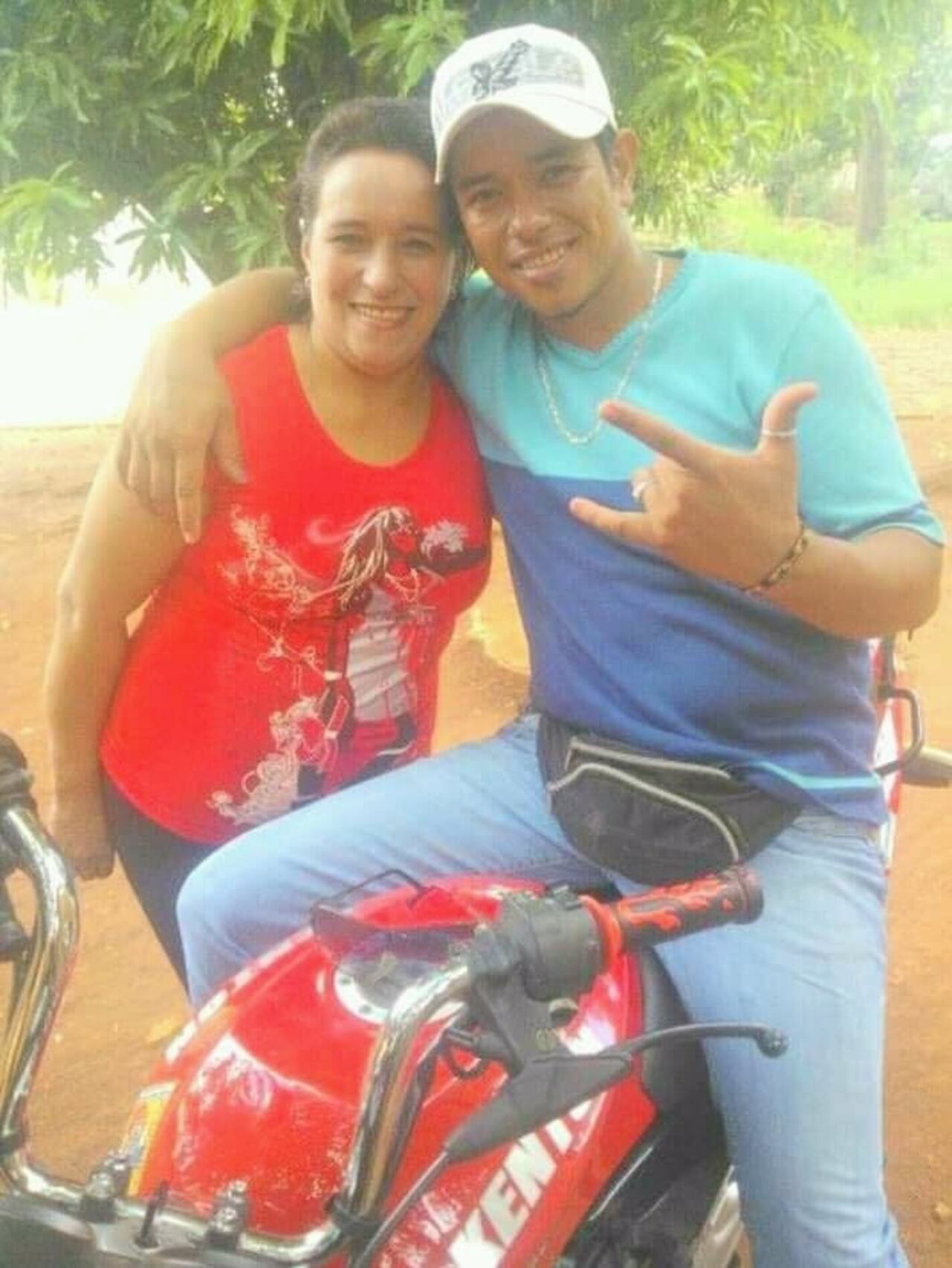 Doña Josefina junto a su hijo Amorcito.