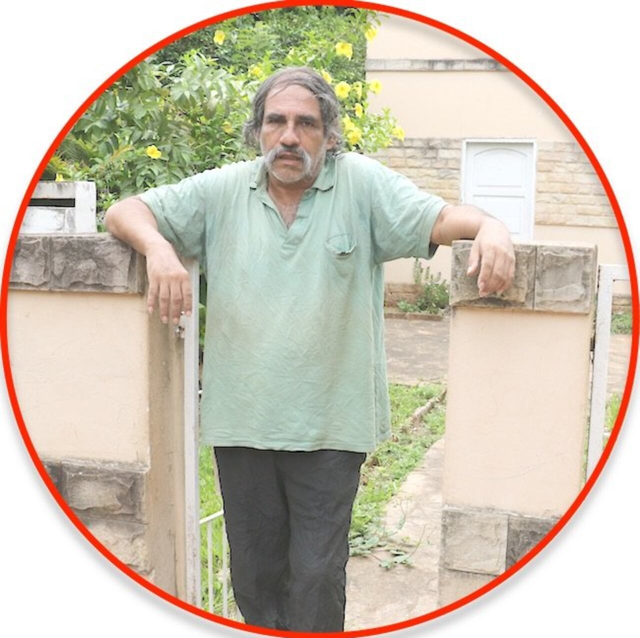 Don Nery vive solo en una casa en Lambaré. (Néstor Soto)