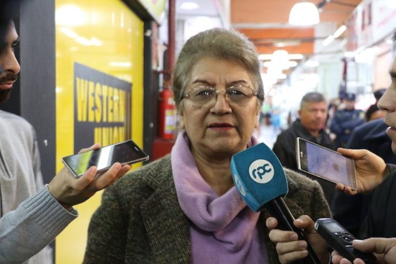 INSEGURIDAD. Doña Lina también tiene su local en la galería. Reclama más seguridad.