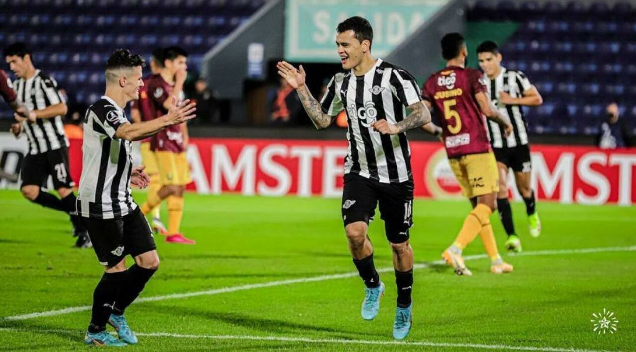 Mendieta festejando un gol por Copa Libertadores, el año pasado. (Foto: Club Libertad)