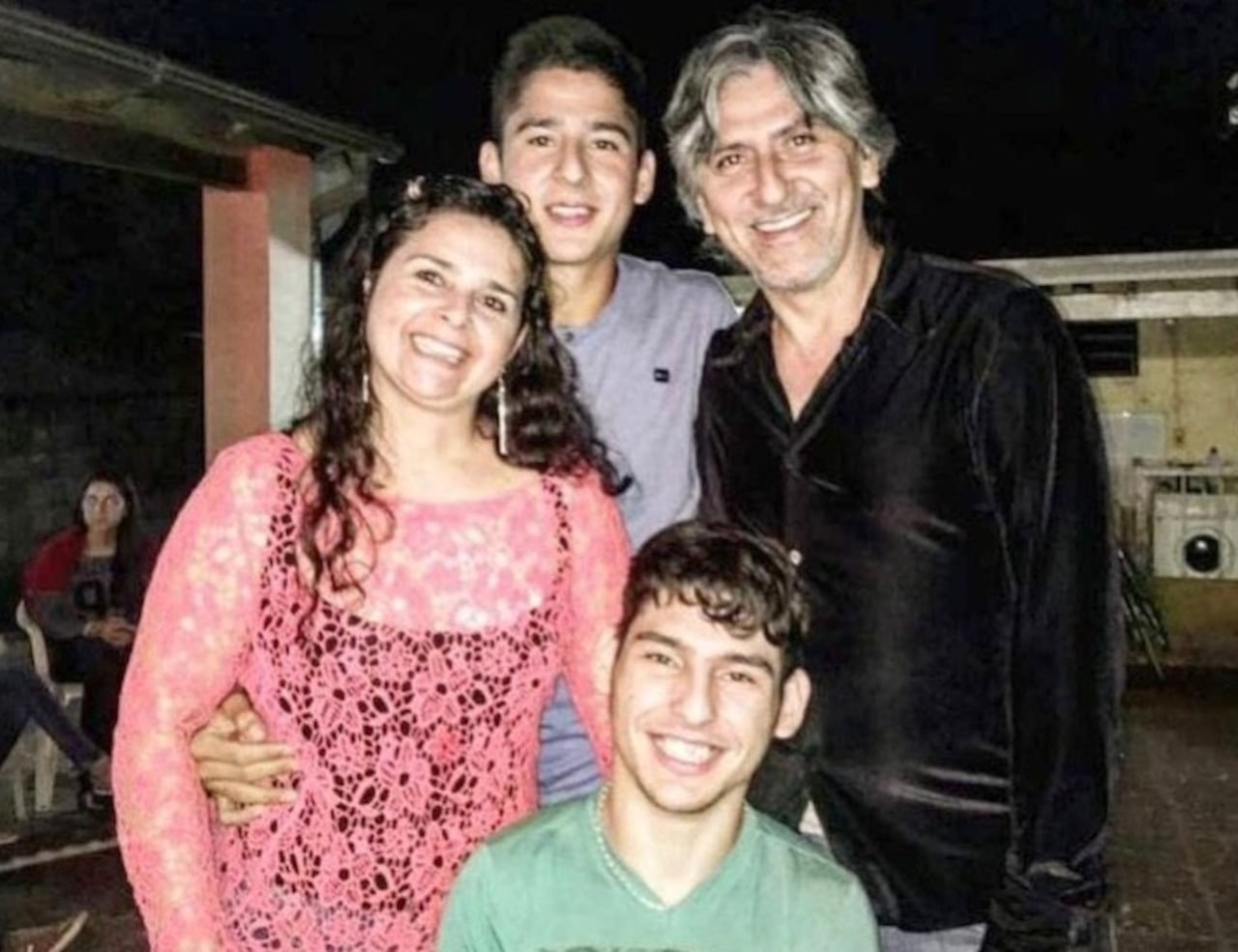 Paiva con sus padres y su hermano Diego.