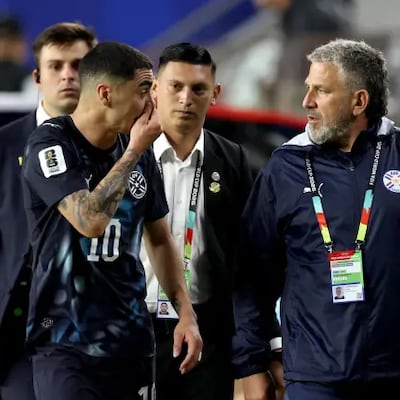 APF informó a la FIFA que no habrá expulsión por taparse la boca