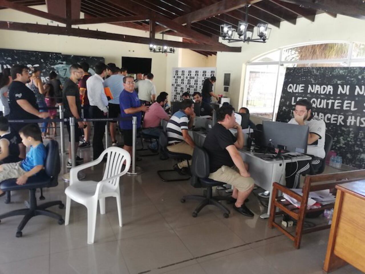 Los socios de Olimpia ayer en Para Uno.