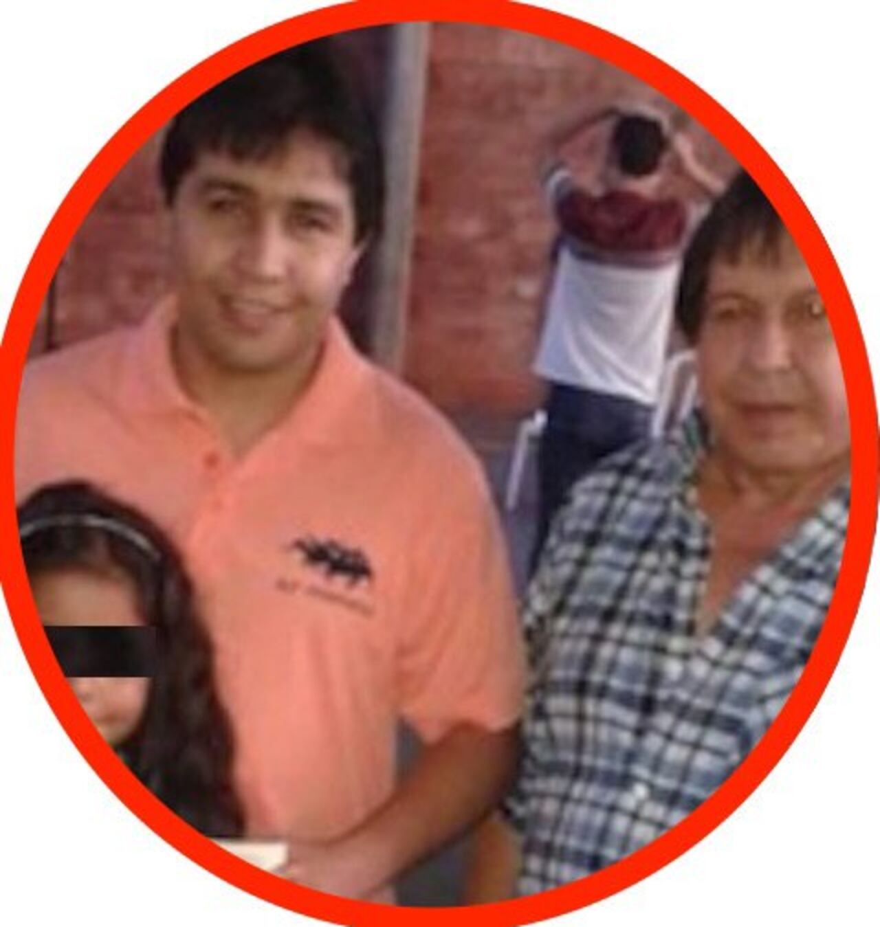 Francisco le ayuda a su papá con los deliverys.