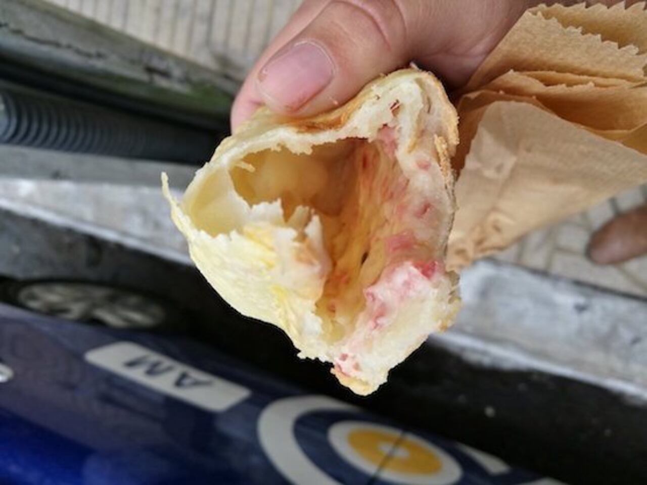 SONAJEROS. Las empanadas tipo sonajeros no se quieren. (foto Angélica Giménez Twitter)