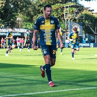 El Triki gozó ante el Rayadito y es el único puntero del campeonato