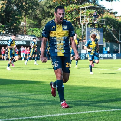 El Triki gozó ante el Rayadito y es el único puntero del campeonato
