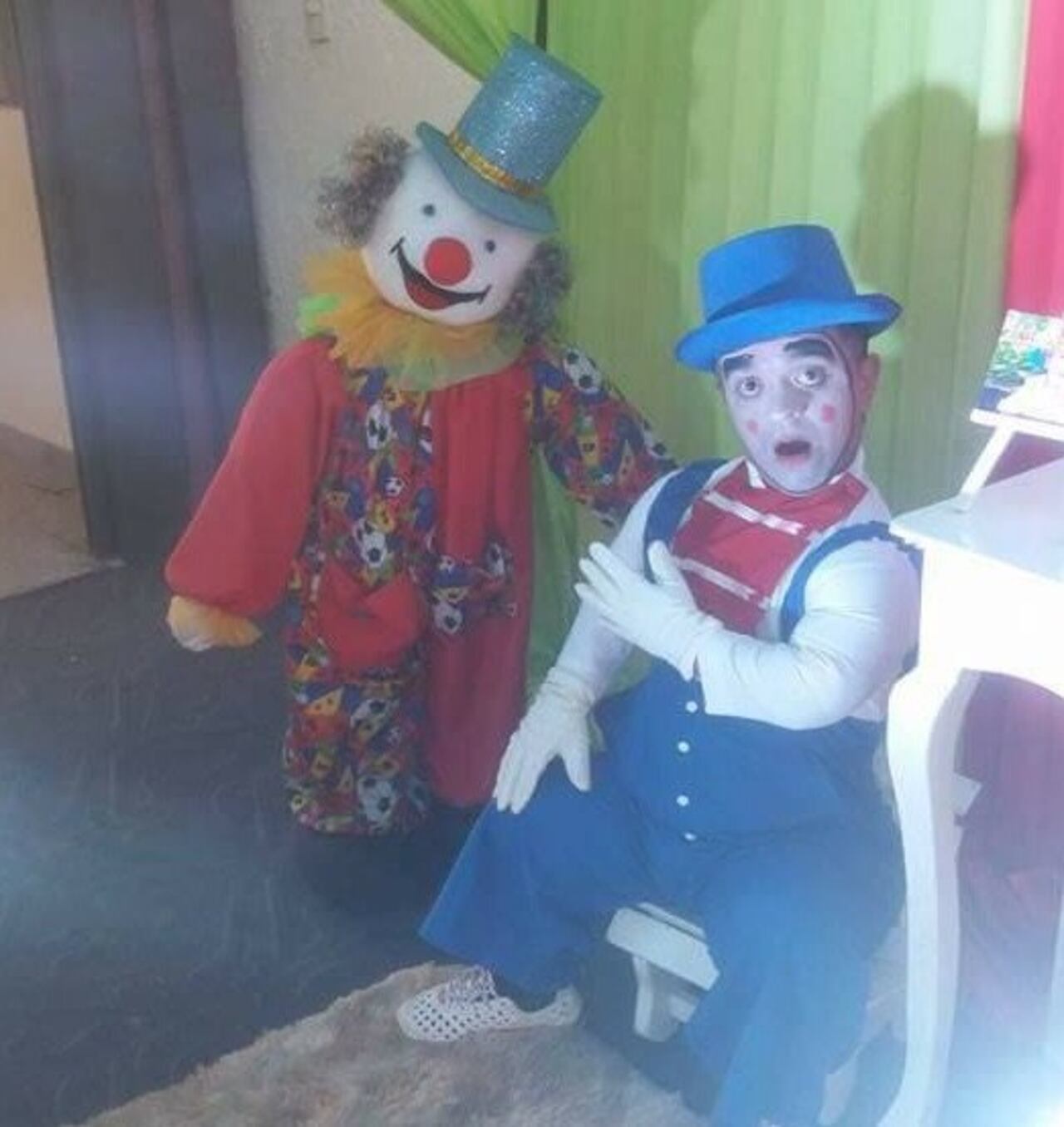 El payaso “Pituco” en pleno show infantil.