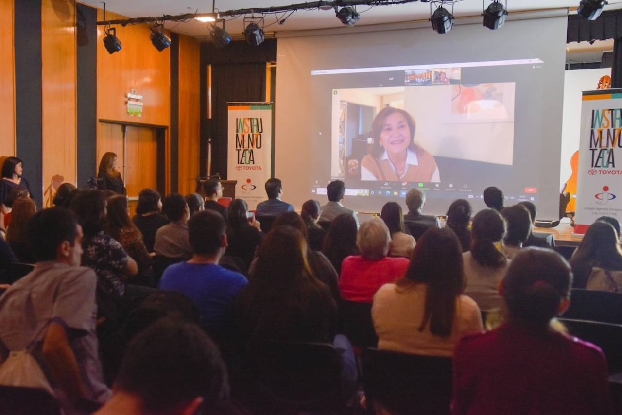 Berta Rojas acompañó de cerca la selección de los artistas. (FOTO: Gentileza)