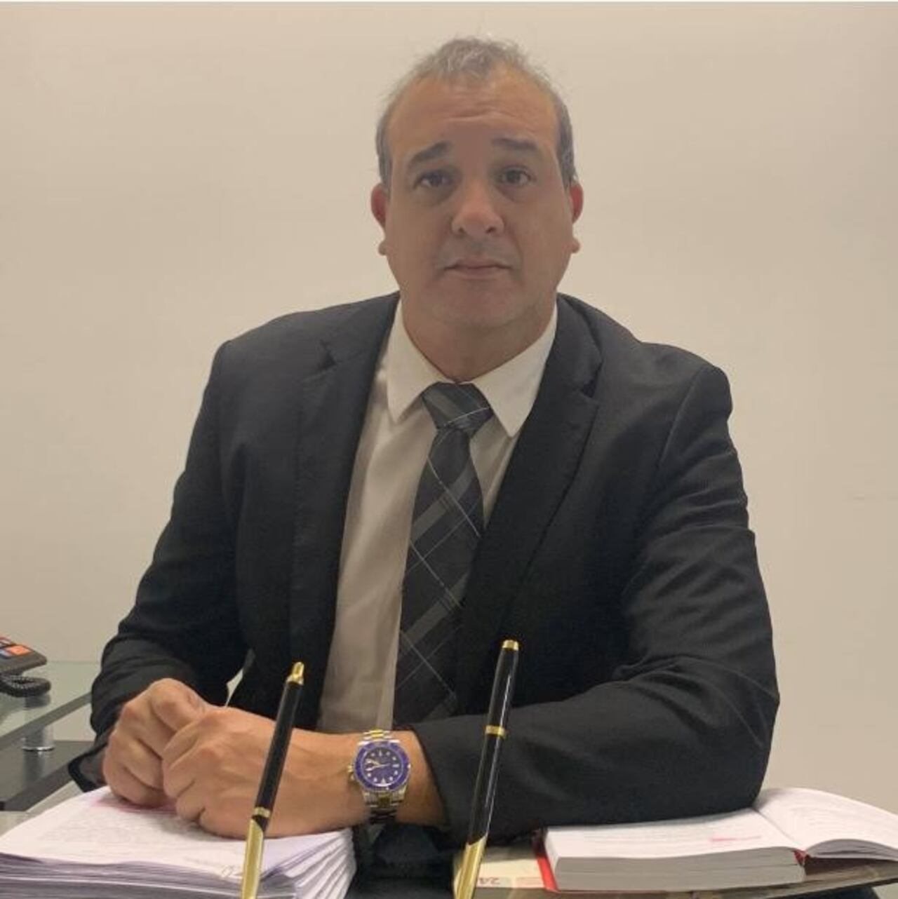 El abogado Diego Lansac salió a aclarar que no le regaló un auto a la modelo.