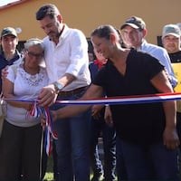 ¡Por fin tienen su casita! 60 familias de Coronel Oviedo recibieron las llaves de su nuevo hogar