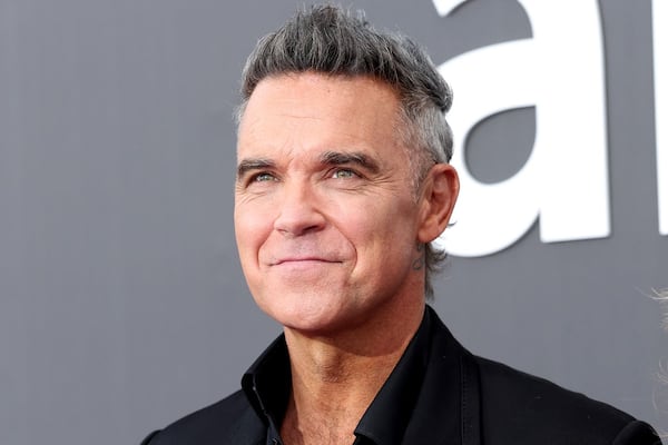 Mirá lo que Robbie Williams descubrió que tiene a sus 52 años
