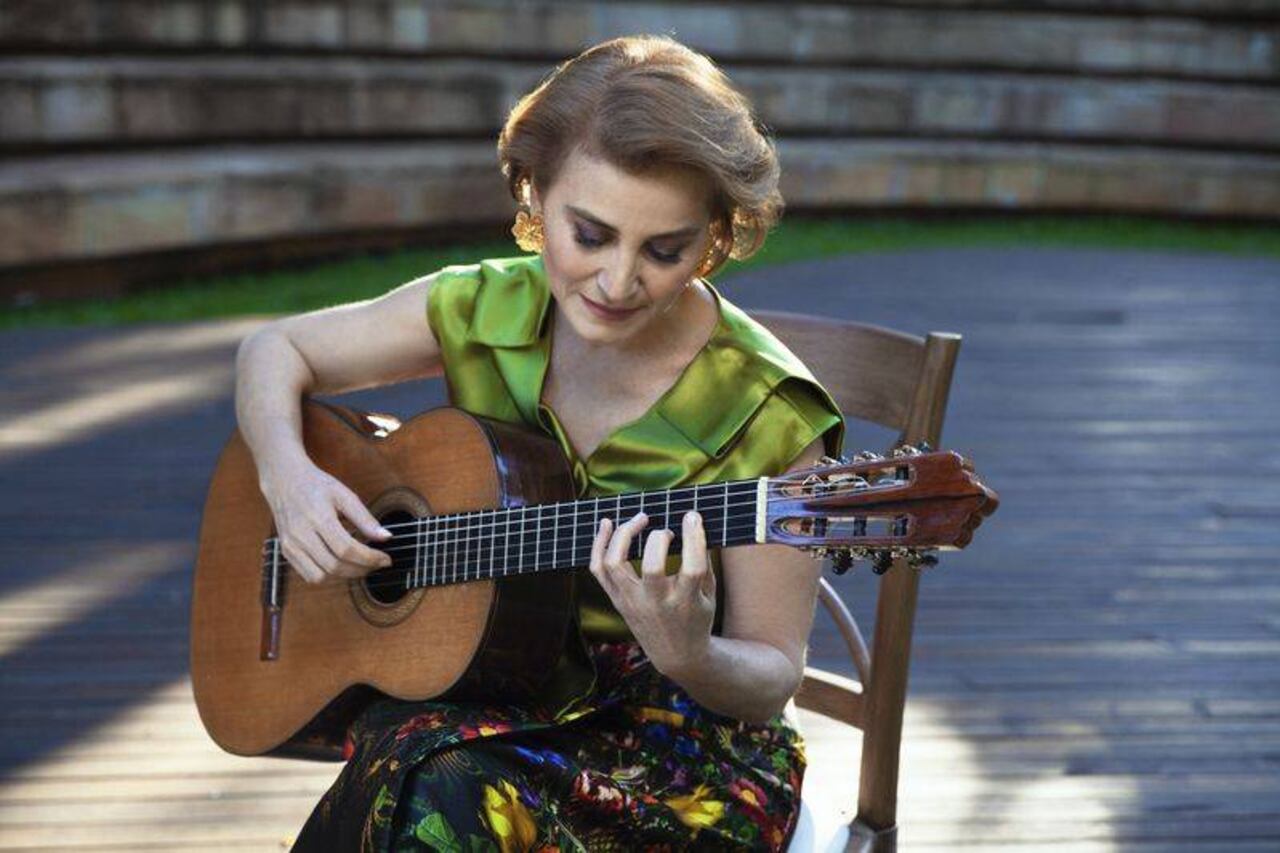 Berta tuvo varias guitarras en su vida, pero dijo que esta que le robaron era especial, eran como su compañera de vida. @bertarojas