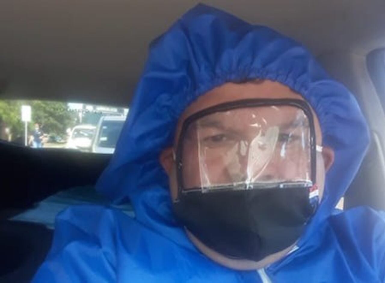Ahora usan trajes especiales avei para trasladar a los difuntos hasta su nueva casa.FOTO: GENTILEZA