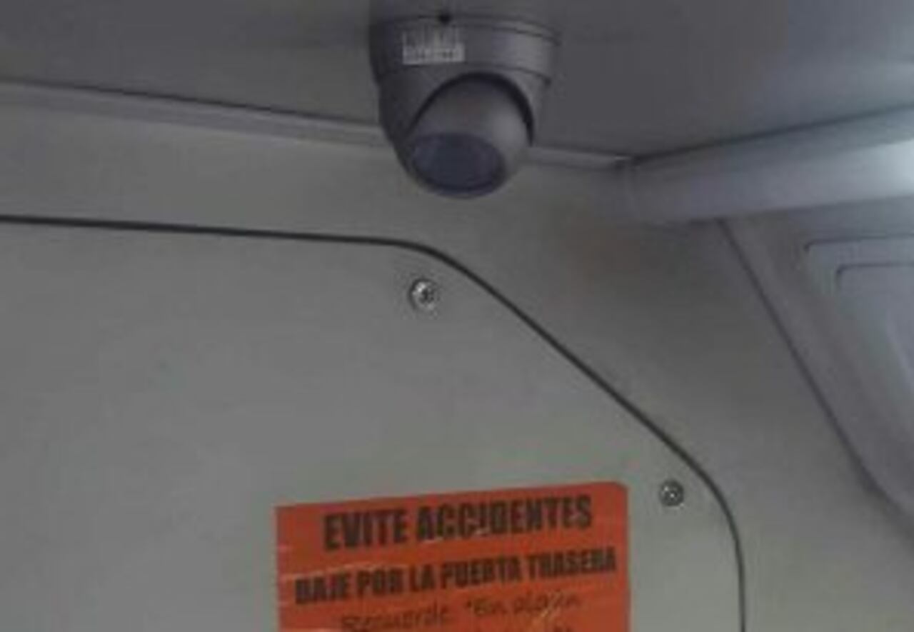 CIRCUITO CERRADO. La cámara que está dentro de una de las unidades.