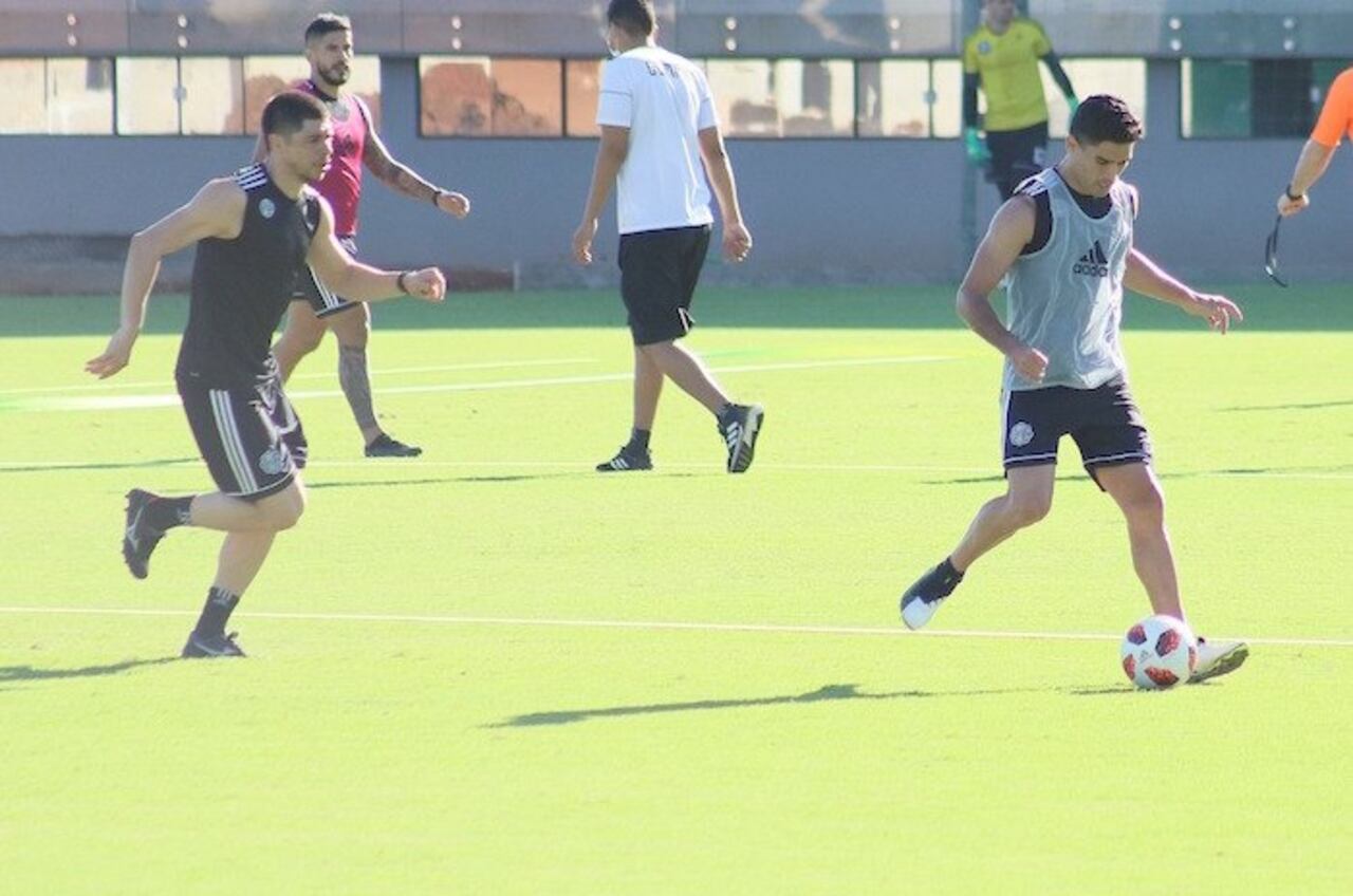 El plantel franjeado sigue trabajando en la Villa.