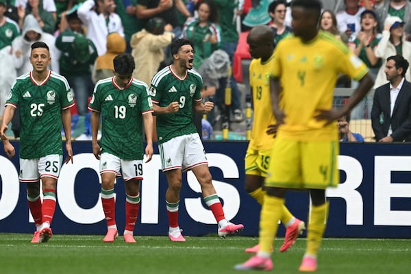 Sele de México completó la fiesta ganando a Sudáfrica