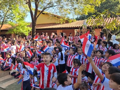 Hule las clases por la Albirroja para colegios que quieran