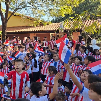Hule las clases por la Albirroja para colegios que quieran