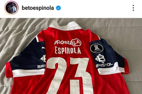 "Beto" Espínola sortea su camiseta de campeón y atendé quien se anotó
