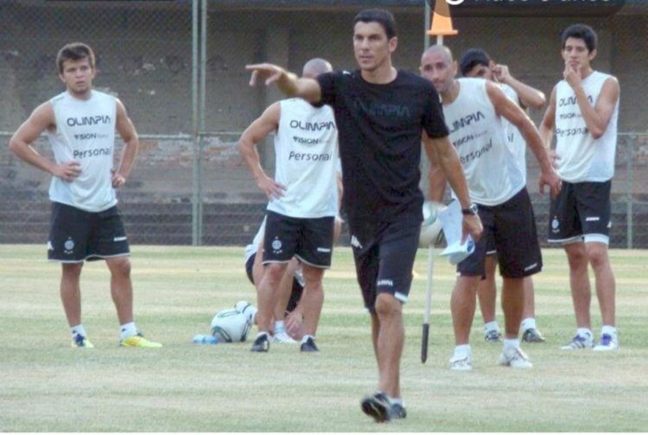 Durante una práctica de Olimpia, con el que no alcanzó a debutar en Primera.