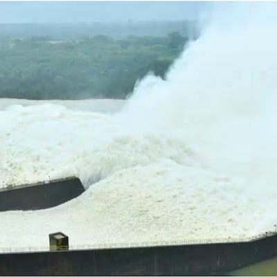 Itaipú abre una segunda compuerta por la crecida del río Paraná