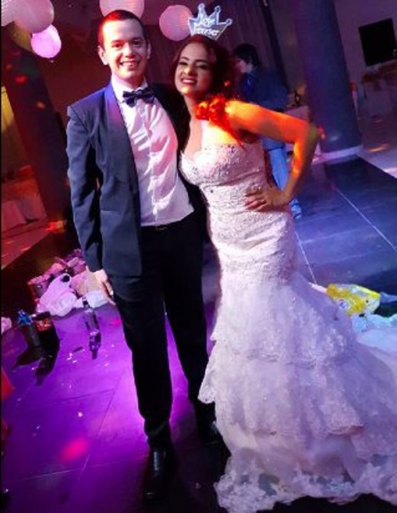 La pareja de recién casados, luego del mal rato en la iglesia.